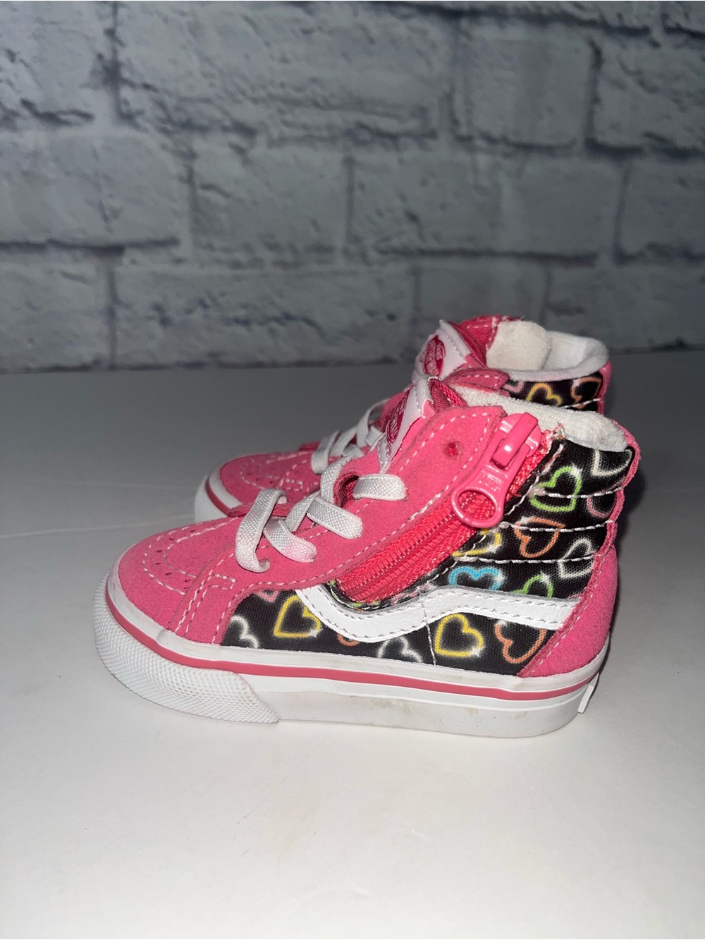 Kids Pink Heart Print High-Top Sneakers with Side Zip Hot Pink Vans Girls 4.5
